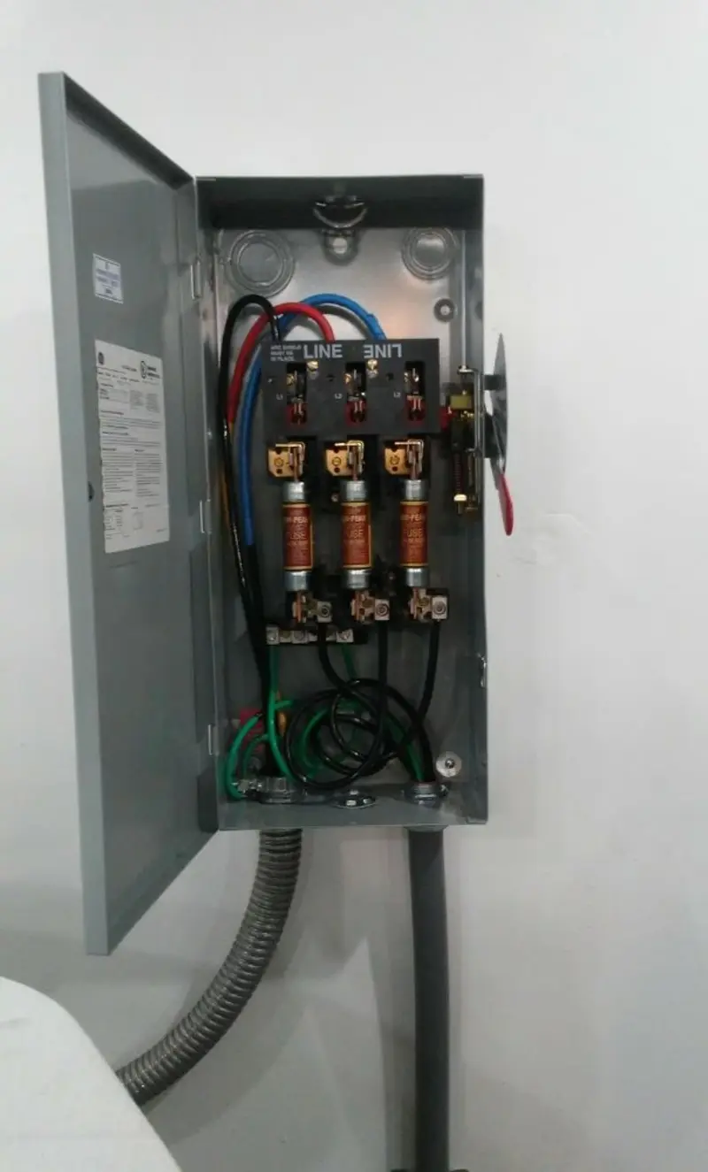 Three-phase disconnect switch installed for Smoke Detector Installation in Kelly Ridge